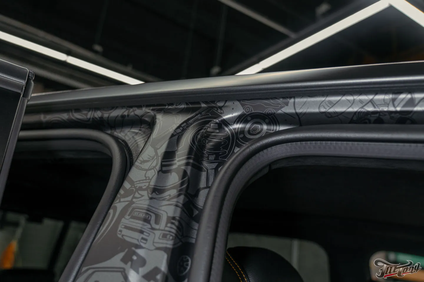 Что мы сделали с RAM TRX Hennessey Mammoth 1000?! Часть 1: автомобиль до начала работ, оклейка винилом и полиуретаном, татуировки в проемах